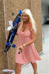 linda-hogan-busty-celebrity-milf-4