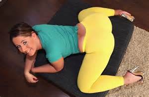 MILF with a big butt in yellow yoga pants - Imgur