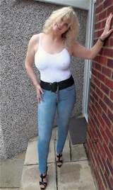 Sexy #MILF Marie with tight jeans and hard nipples
