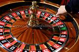 Roulette chÆ¡i vá»›i 1 ngÆ°á»i quay trá»±c tiáº¿p vÃ  1 bÃ n quay ...