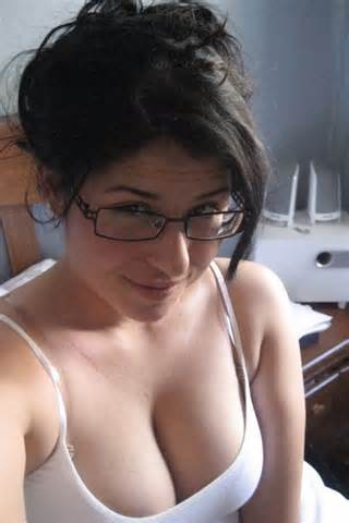 glasses tits cleavage milf - Lowbird.com - Der lowe Bird fÃ¤ngt den ...