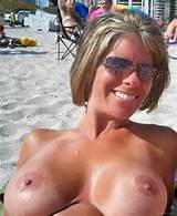 Florida Milf looking to get a rise out of the Beaches nude in public